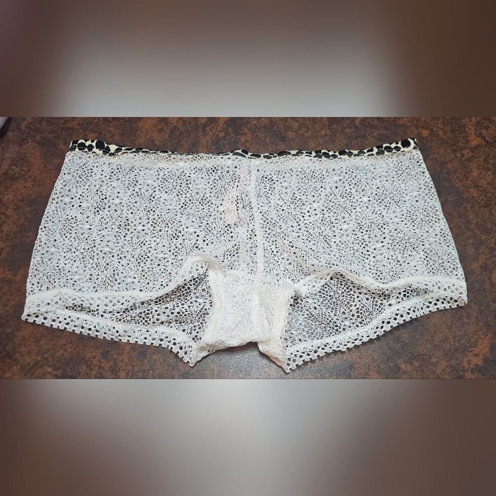 Victoria’s Secret crochet lace Boyshort shortie panty white Large leopard